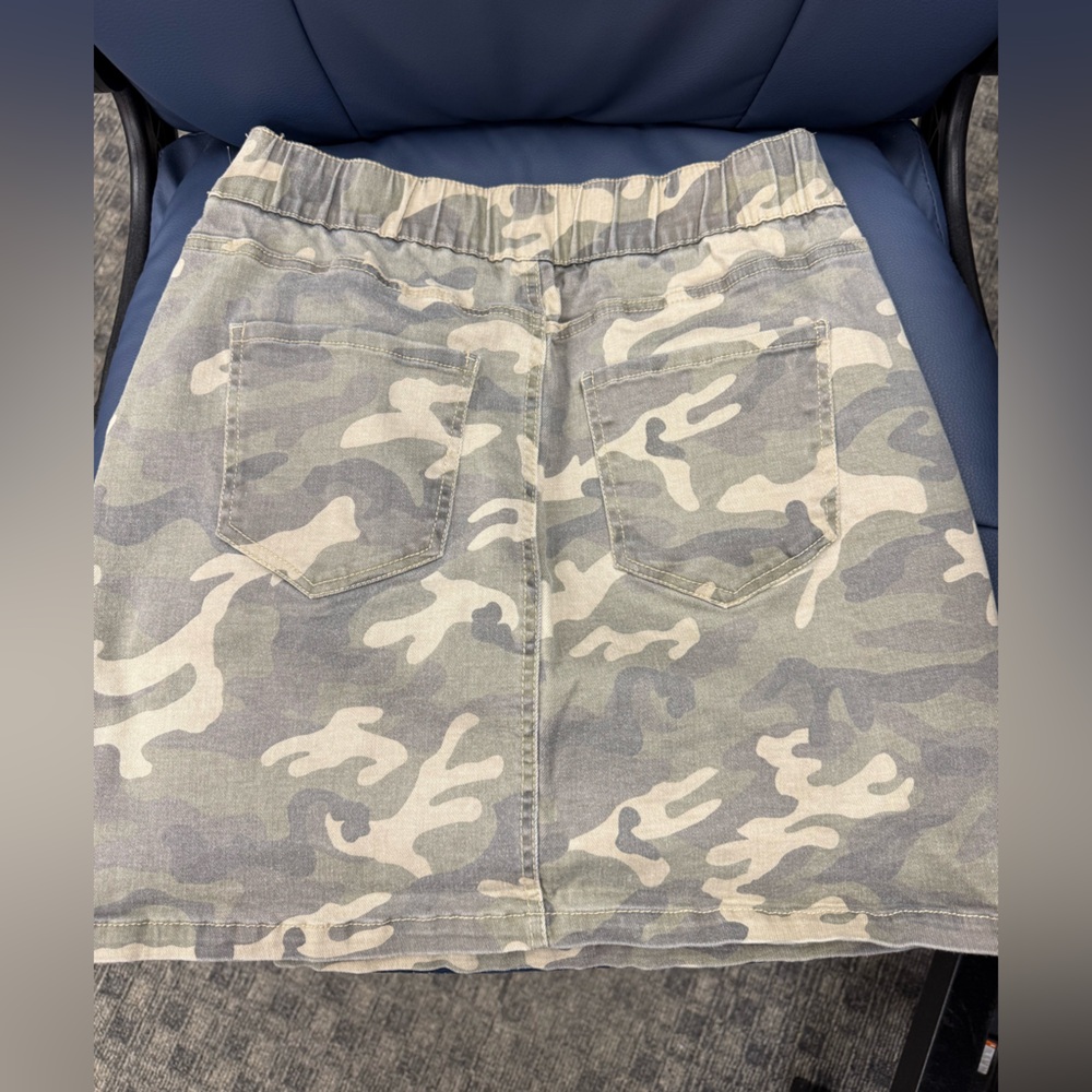 Boston Proper Skort Size 8 Gray Camo Shorts Print Elastic Waist Pockets Stretch - Picture 8 of 11